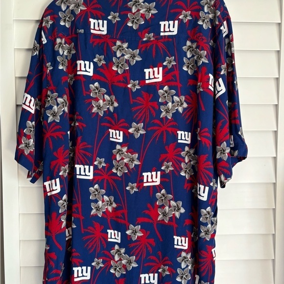 NY Giants Blue Hawaiian Shirt 2XL Sports Apparel Futbol Season Small Pull - Picture 2 of 4